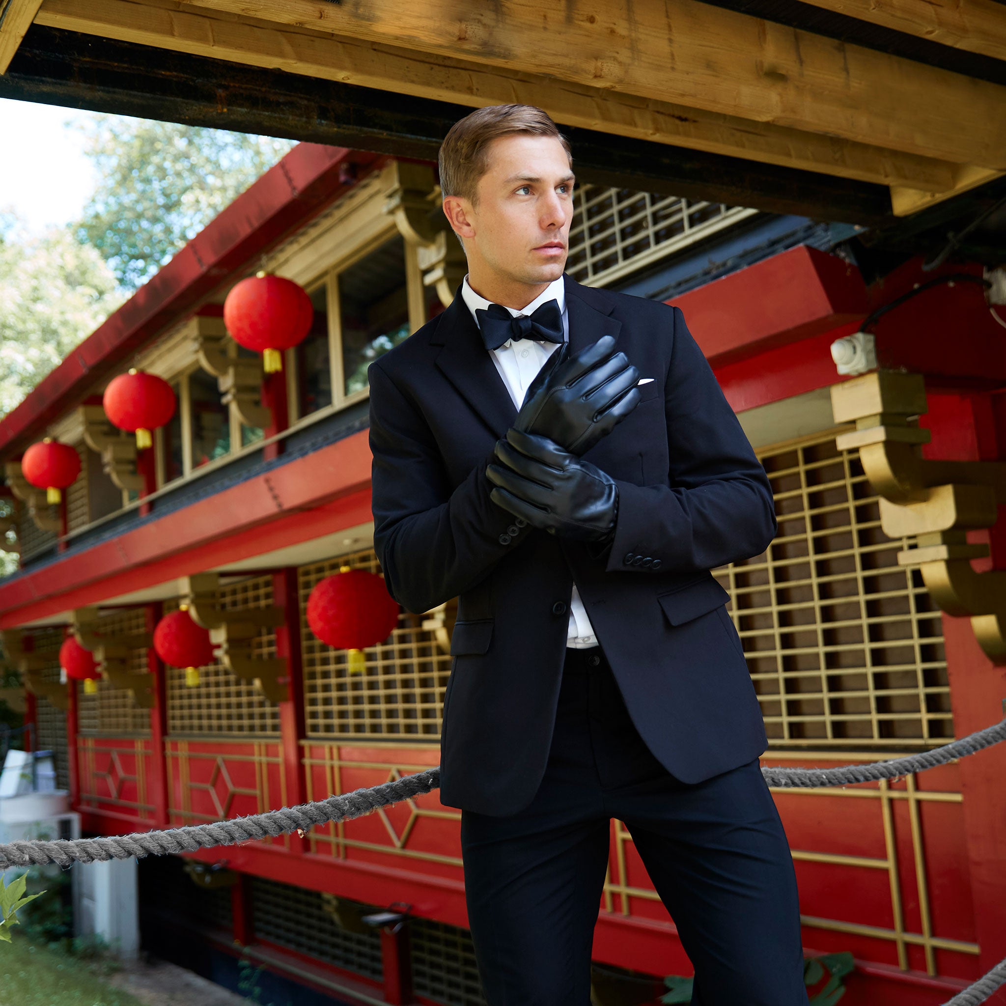 Classic Men's Black Leather Gloves | Dents Classic Men's Black Leather Gloves | Dents