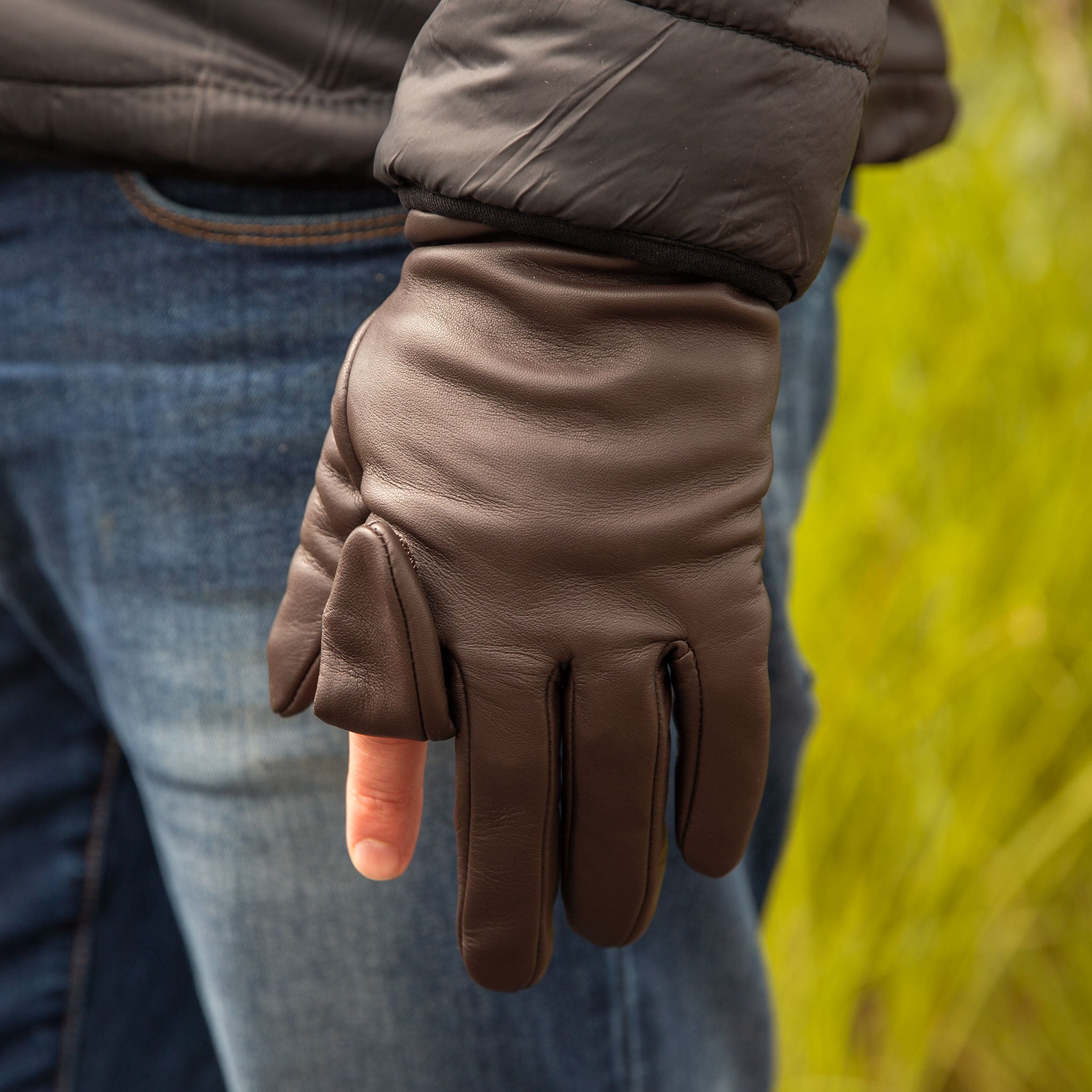 https://www.dentsgloves.com/cdn/shop/files/mensleathershootinggloves_2.jpg?v=1690885607