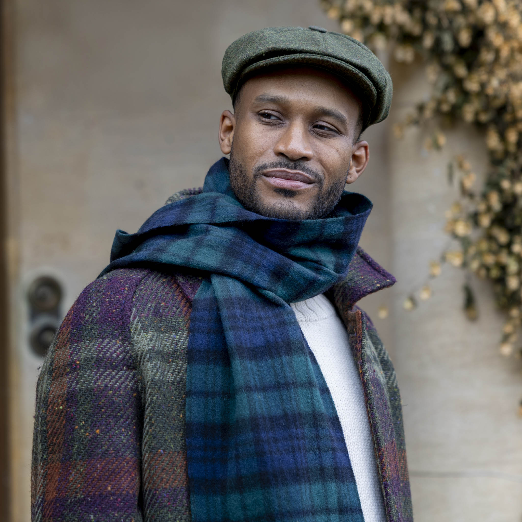 Edinburgh 100% Lambswool Tartan Scarf Royal Stewart Vintage Green | He - Heritage Of Scotland Edinburgh 100% Lambswool Tartan Scarf Royal Stewart Vintage Green | He - Heritage Of Scotland
