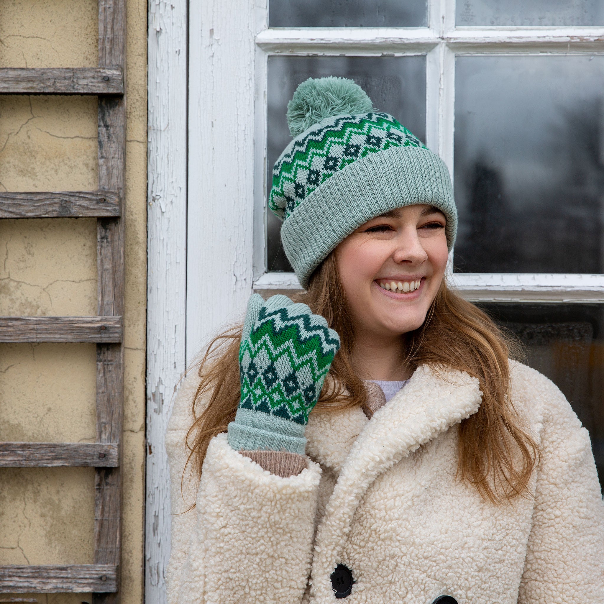 Women's Jacquard Fair Isle Knitted Bobble Hat with Yarn Pom Pom