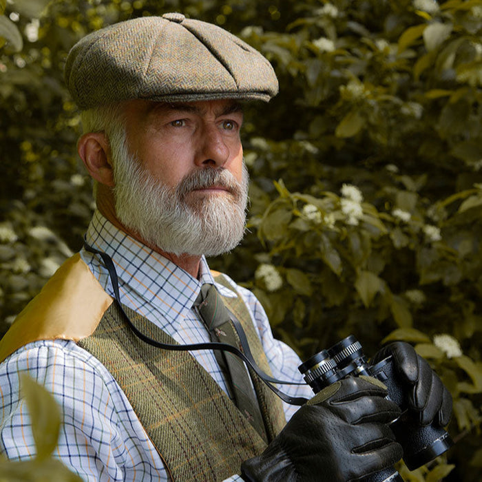 Man wearing Men's Abraham Moon Herringbone Tweed Newboy's Cap in Spruce