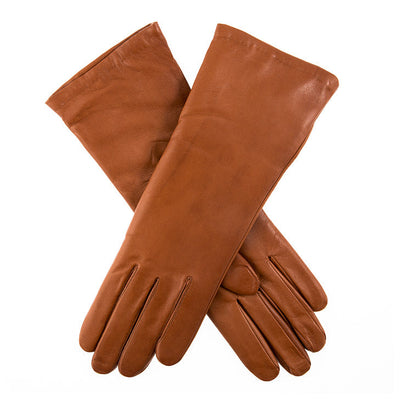 Featured Guantes de You Magazine image